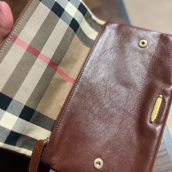 Stunning Burberry Pouch/Wristlets - Picture 6 of 12